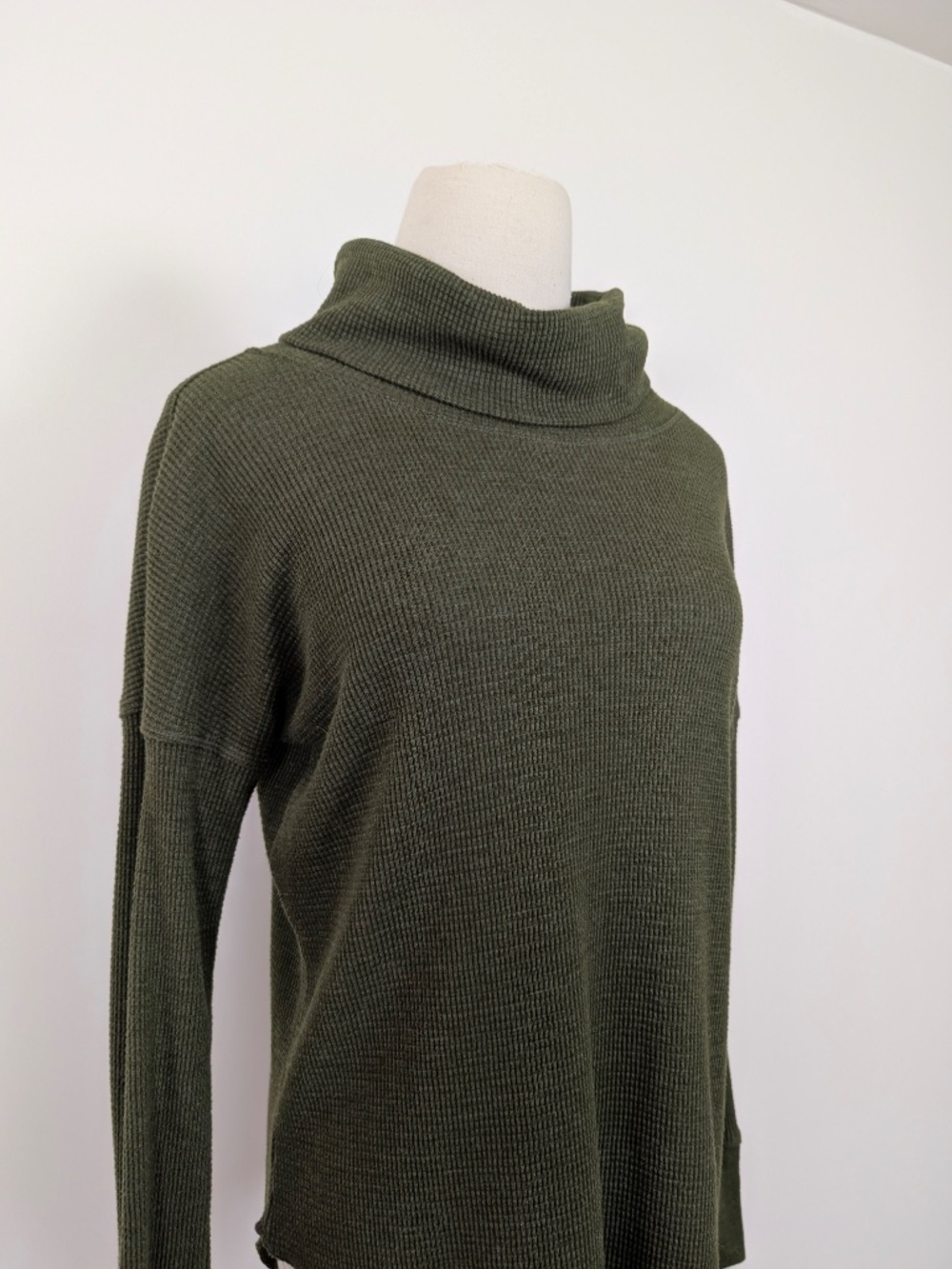 Babaton Green Turtleneck Waffle Size Small Long Sleeve - Picture 2 of 13